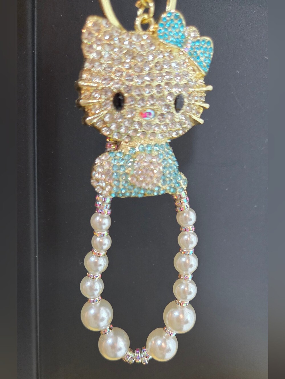 ✨ LUXURY HELLO KITTY STYLE GOLD CRYSTAL & PEARL BAG CHARM / KEYCHAIN (NWT)